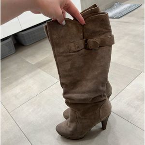 Steve Madden Luxe Yea Taupe Suede Studded Buckle Platform Boots Womens Size 9